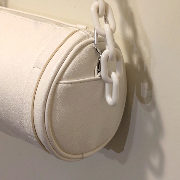 Incredible Jaded London x Gallucks Leather Barrel Bag with Adjustable Strap - Picture 5 of 8